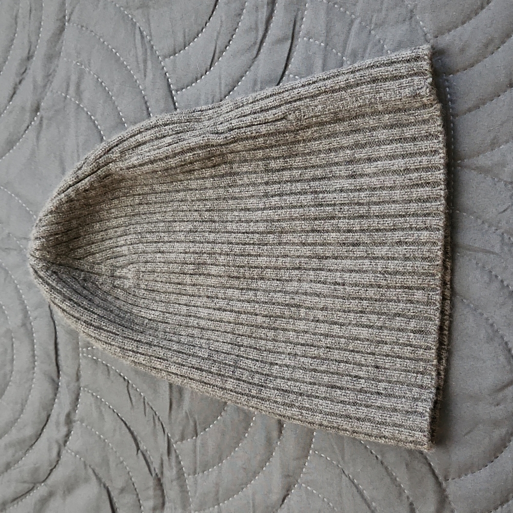 Banana Republic Women's hat Cashmare